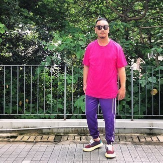Dunkellila Jogginghose kombinieren – 9 Herren Outfits