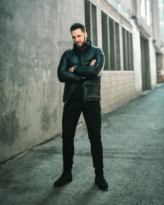 Dunkelgrüne Jacke kombinieren – 500+ Herren Outfits: Tragen Sie eine dunkelgrüne Jacke und schwarzen Jeans, um einen modischen Freizeitlook zu kreieren. Setzen Sie bei den Schuhen auf die klassische Variante mit schwarzen Chelsea Boots aus Wildleder.