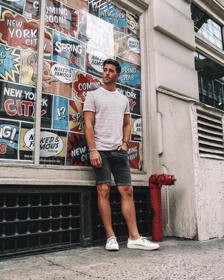 Wie Jeansshorts mit weißen T-shirts zu kombinieren – 135 Herren Outfits