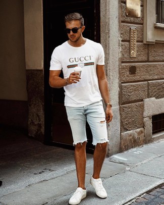 Wie Jeansshorts mit weißen T-shirts zu kombinieren – 135 Herren Outfits