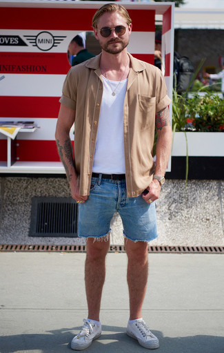 Wie Jeansshorts mit weißen T-shirts zu kombinieren – 135 Herren Outfits