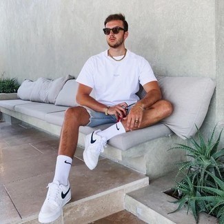 Wie Jeansshorts mit weißen T-shirts zu kombinieren – 135 Herren Outfits