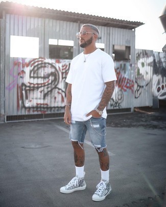 Wie Jeansshorts mit weißen T-shirts zu kombinieren – 135 Herren Outfits