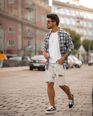Wie Jeansshorts mit weißen T-shirts zu kombinieren – 135 Herren Outfits