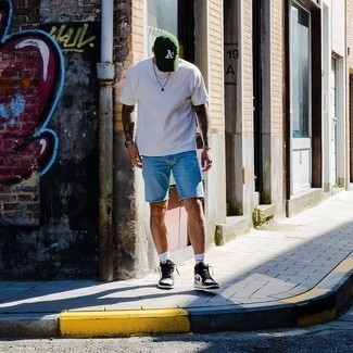 Wie Jeansshorts mit weißen T-shirts zu kombinieren – 135 Herren Outfits