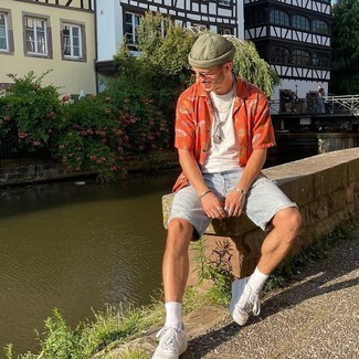 Wie Jeansshorts mit weißen T-shirts zu kombinieren – 135 Herren Outfits
