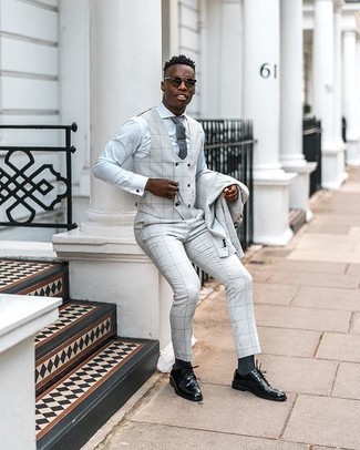 20 Jährige: Elegante Outfits Herren 2024: Entscheiden Sie sich für ein weißes Businesshemd für eine klassischen und verfeinerte Silhouette.
