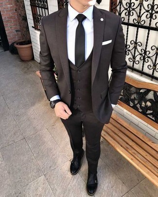 Schwarze Krawatte kombinieren – 1200+ Herren Outfits: Tragen Sie einen schwarzen Dreiteiler und eine schwarze Krawatte für eine klassischen und verfeinerte Silhouette. Warum kombinieren Sie Ihr Outfit für einen legereren Auftritt nicht mal mit schwarzen Doppelmonks aus Leder?