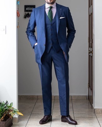 Violettes vertikal gestreiftes Businesshemd kombinieren – 80 Herren Outfits: Kombinieren Sie ein violettes vertikal gestreiftes Businesshemd mit einem dunkelblauen Dreiteiler für eine klassischen und verfeinerte Silhouette. Vervollständigen Sie Ihr Look mit dunkellila Leder Oxford Schuhen.