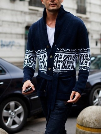 dunkelblaue und weiße Strickjacke mit einem Schalkragen mit Norwegermuster von Gucci