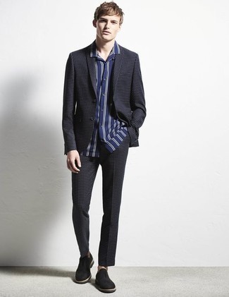 dunkelblauer Anzug mit Karomuster von Versace