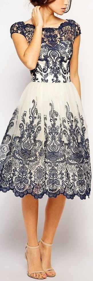 dunkelblaues ausgestelltes Kleid aus Spitze von ASOS DESIGN