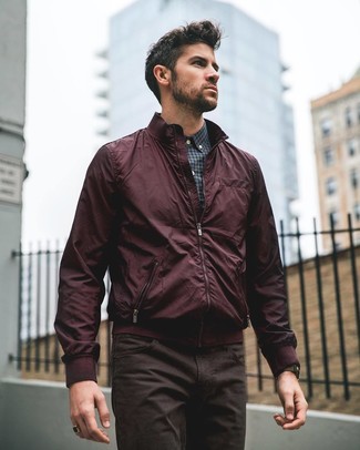 Dunkelgraues Businesshemd kombinieren – 503+ Herren Outfits: Tragen Sie ein dunkelgraues Businesshemd und dunkelbraunen Jeans, wenn Sie einen gepflegten und stylischen Look wollen.
