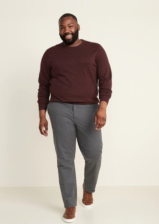 dunkelroter Pullover mit einem Rundhalsausschnitt von Armani Jeans