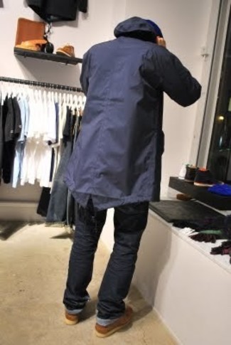 Wie Parka mit einem Schwalbenschwanz mit Arbeitsstiefel zu kombinieren – 1 Herren Outfits