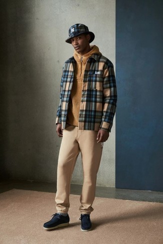 Fleece-Pullover mit einem Kapuze kombinieren – 56 Herren Outfits