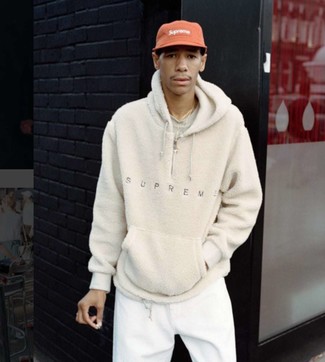 Fleece-Pullover mit einem Kapuze kombinieren – 15 Lässige Herren Outfits