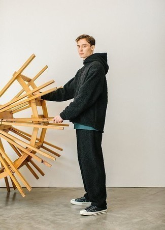 Fleece-Pullover mit einem Kapuze kombinieren – 15 Lässige Herren Outfits