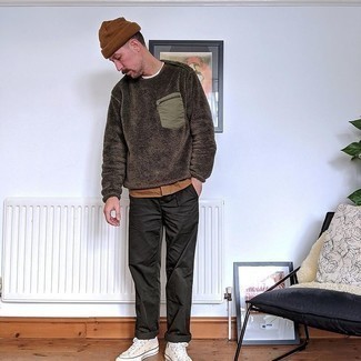Fleece-Sweatshirts kombinieren – 4 Frühling Herren Outfits
