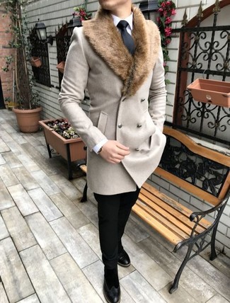 Wie Mantel mit einem Pelzkragen mit Chinohose zu kombinieren – 33 Herren Outfits