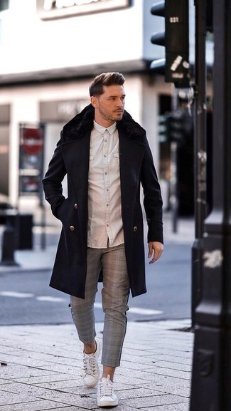 Wie Mantel mit einem Pelzkragen mit Chinohose zu kombinieren – 33 Herren Outfits