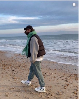 Wie ärmellose Jacke mit Sweatshirt zu kombinieren – 80 Herren Outfits