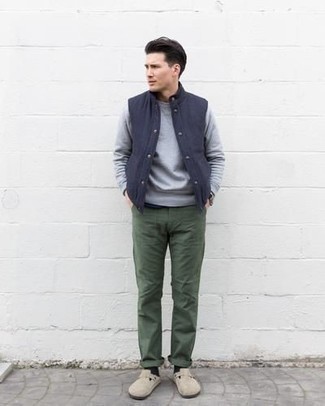 Wie ärmellose Jacke mit Sweatshirt zu kombinieren – 80 Herren Outfits
