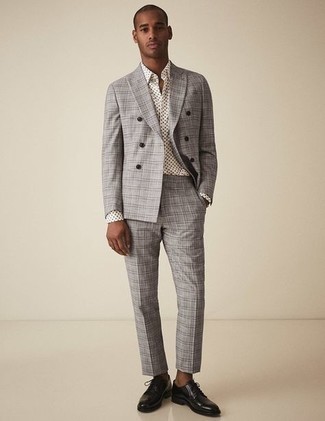 Welche Derby Schuhe mit grauen Anzuges zu tragen – 158 Sommer Herren Outfits: Kombinieren Sie einen grauen Anzug mit einem weißen und schwarzen gepunkteten Businesshemd für einen stilvollen, eleganten Look. Vervollständigen Sie Ihr Look mit Derby Schuhen. So ist das Outfit total sommertauglich.