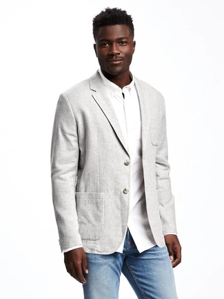 Wie weißes Langarmhemd mit dunkelgrauen Sakkos zu kombinieren – 141 Herren Outfits: Kombinieren Sie ein dunkelgraues Sakko mit einem weißen Langarmhemd, wenn Sie einen gepflegten und stylischen Look wollen.