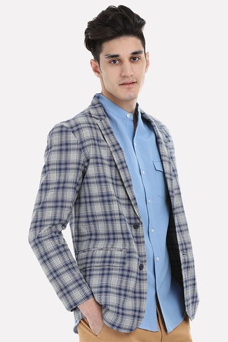 Wie hellblaues Langarmhemd mit grauen Sakkos mit Schottenmuster zu kombinieren – 8 Herren Outfits: Paaren Sie ein graues Sakko mit Schottenmuster mit einem hellblauen Langarmhemd, wenn Sie einen gepflegten und stylischen Look wollen.