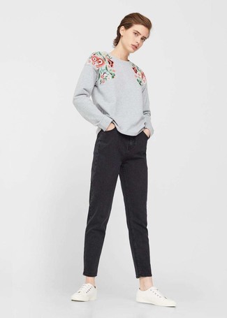 graues Sweatshirt mit Blumenmuster von EACH X OTHER