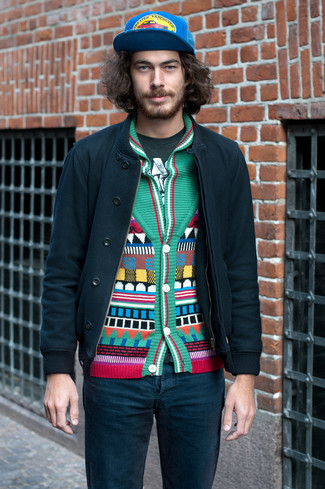 Grüne Strickjacke mit einem Schalkragen kombinieren – 5 Herren Outfits