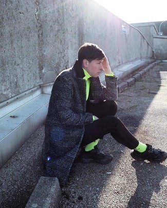 Gelbgrüne bedruckte Socken kombinieren – 26 Herren Outfits