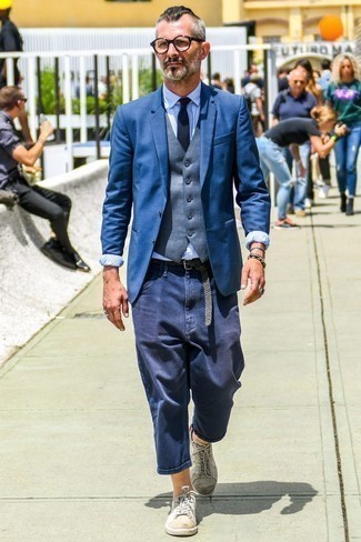 40 Jährige: Grauen Segeltuchgürtel kombinieren – 4 Herren Outfits