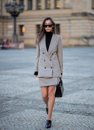 Graues Zweireiher-Sakko mit Karomuster kombinieren – 7 Damen Outfits