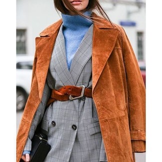 Graues Zweireiher-Sakko mit Karomuster kombinieren – 7 Damen Outfits