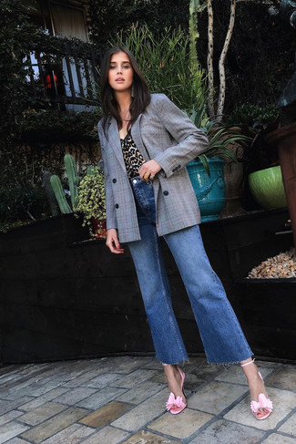 Graues Zweireiher-Sakko mit Karomuster kombinieren – 7 Damen Outfits