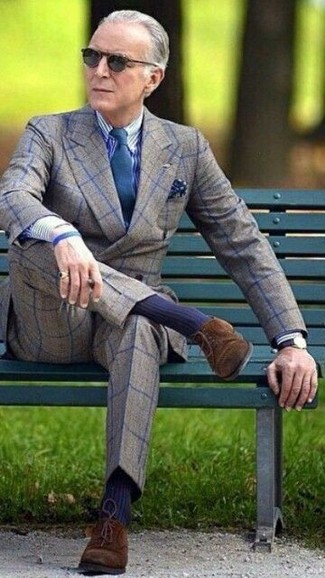 60 Jährige: Graue Jacke mit Karomuster kombinieren – 6 Herren Outfits warm Wetter