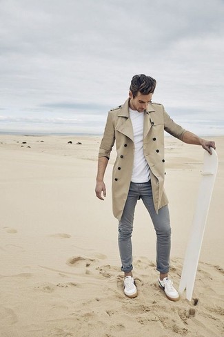 Welche niedrige Sneakers mit grauer Chinohose zu tragen – 1870+ Herren Outfits