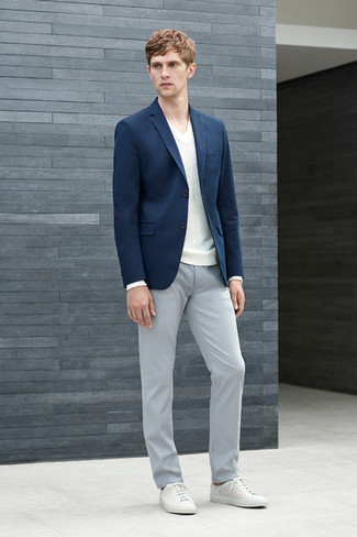 Welche niedrige Sneakers mit grauer Chinohose zu tragen – 1870+ Herren Outfits