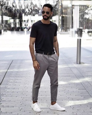 Welche niedrige Sneakers mit grauer Chinohose zu tragen – 1870+ Herren Outfits
