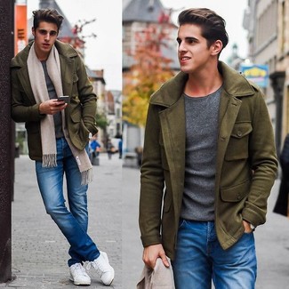 Welche Jeans mit grauen Pullovers mit einem Rundhalsausschnitt zu tragen – 549+ Herren Outfits
