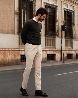 Welche Polohemden mit grauen Pullovers mit einem Rundhalsausschnitt zu tragen – 19 Herren Outfits