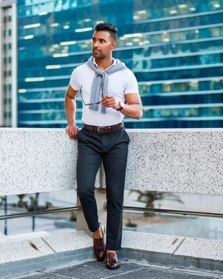 Welche Polohemden mit grauen Pullovers mit einem Rundhalsausschnitt zu tragen – 19 Herren Outfits