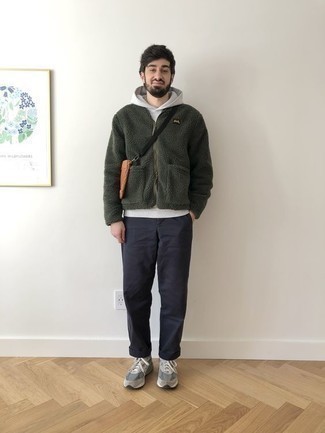 Welche Pullover mit einem Reißverschluß mit grauen Pullovers mit einem Kapuze zu tragen – 8 Herren Outfits