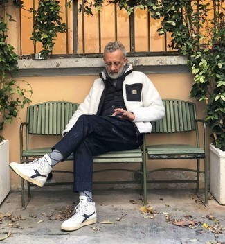 Welche Pullover mit einem Reißverschluß mit grauen Pullovers mit einem Kapuze zu tragen – 8 Herren Outfits