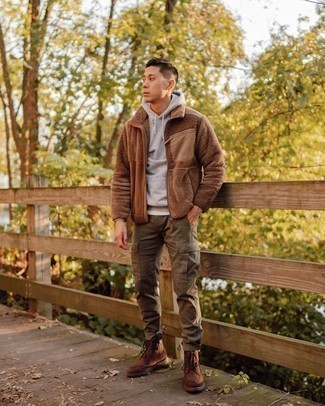 Welche Pullover mit einem Reißverschluß mit grauen Pullovers mit einem Kapuze zu tragen – 8 Herren Outfits
