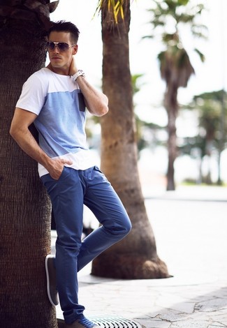 Welche Chinohosen mit grauer niedriger Sneakers zu tragen – 297 Herren Outfits