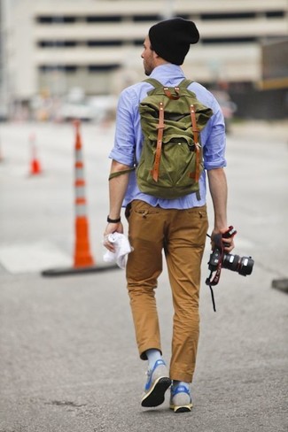 Welche Chinohosen mit grauer niedriger Sneakers zu tragen – 297 Herren Outfits