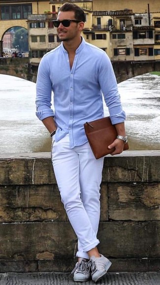 Welche Chinohosen mit grauer niedriger Sneakers zu tragen – 297 Herren Outfits